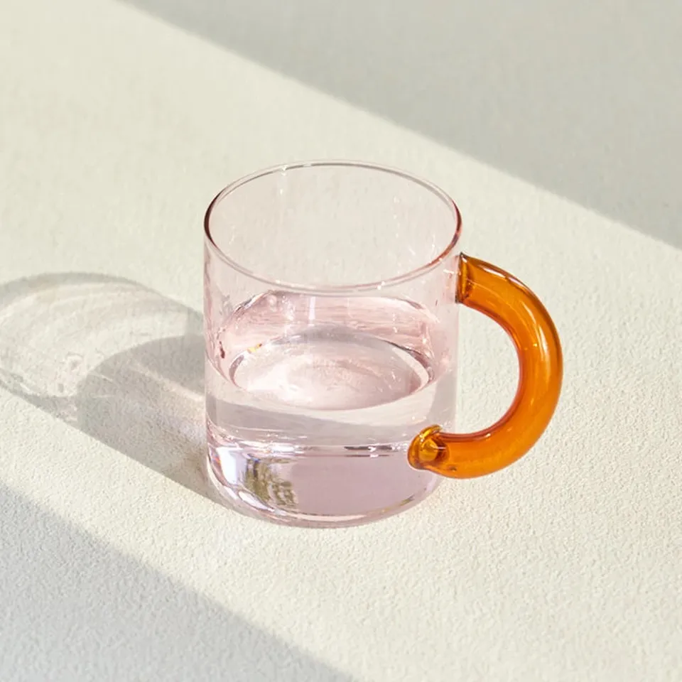 Персонализирана многоцветна чаша от високо боросиликатно стъкло с двуцветна ретро масивна дръжка