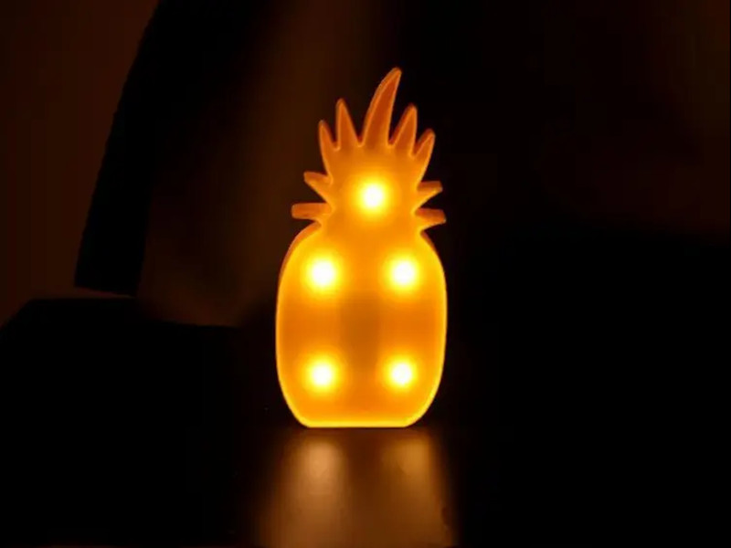 LED -akkukäyttöinen ananaspöytävalaisin ananasvalot ananas yövalojen kodin sisustus
