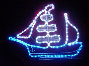 Декорација облика светлосног чамца са ЛЕД ужетом је прилагођена