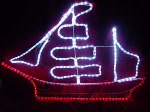 Svjetlosni ukras u obliku čamca s motivom LED užeta