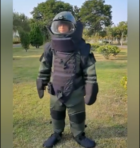 Усъвършенстван бомбен костюм, бомбен костюм, EOD костюм, бомбен костюм