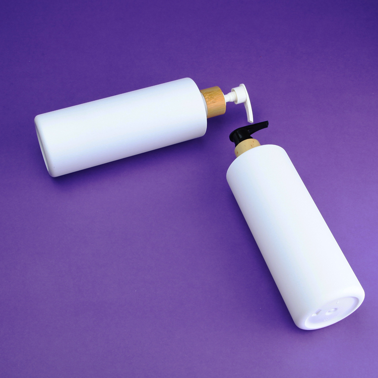 eco-friendly matte white & matte black cylinder pet shampoo bottle with bamboo pump sprayer