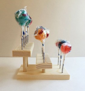 Fijne op maat gemaakte 3-laags bruine houten snacklollipop-displaystandaard