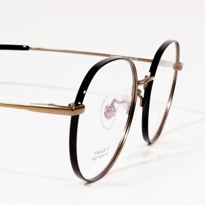 дизајнерски оквири за наочаре на велико