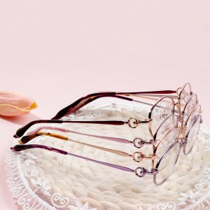 महिलाओं के लिए सबसे अच्छा टाइटेनियम चश्मा फ्रेम