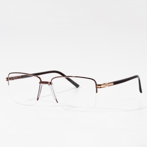 Stock di occhiali da vista assortiti a buon mercato in metallo pronti per gli uomini