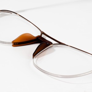Bazarda kişilər üçün ən çox satılan gözlük çərçivələri