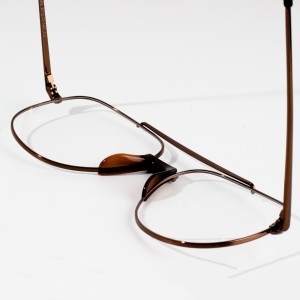 فریم عینک اپتیکال مردانه با طراحی خاص