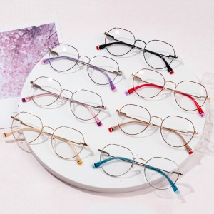 نظارات نسائية عصرية باللون الأزرق الفاتح