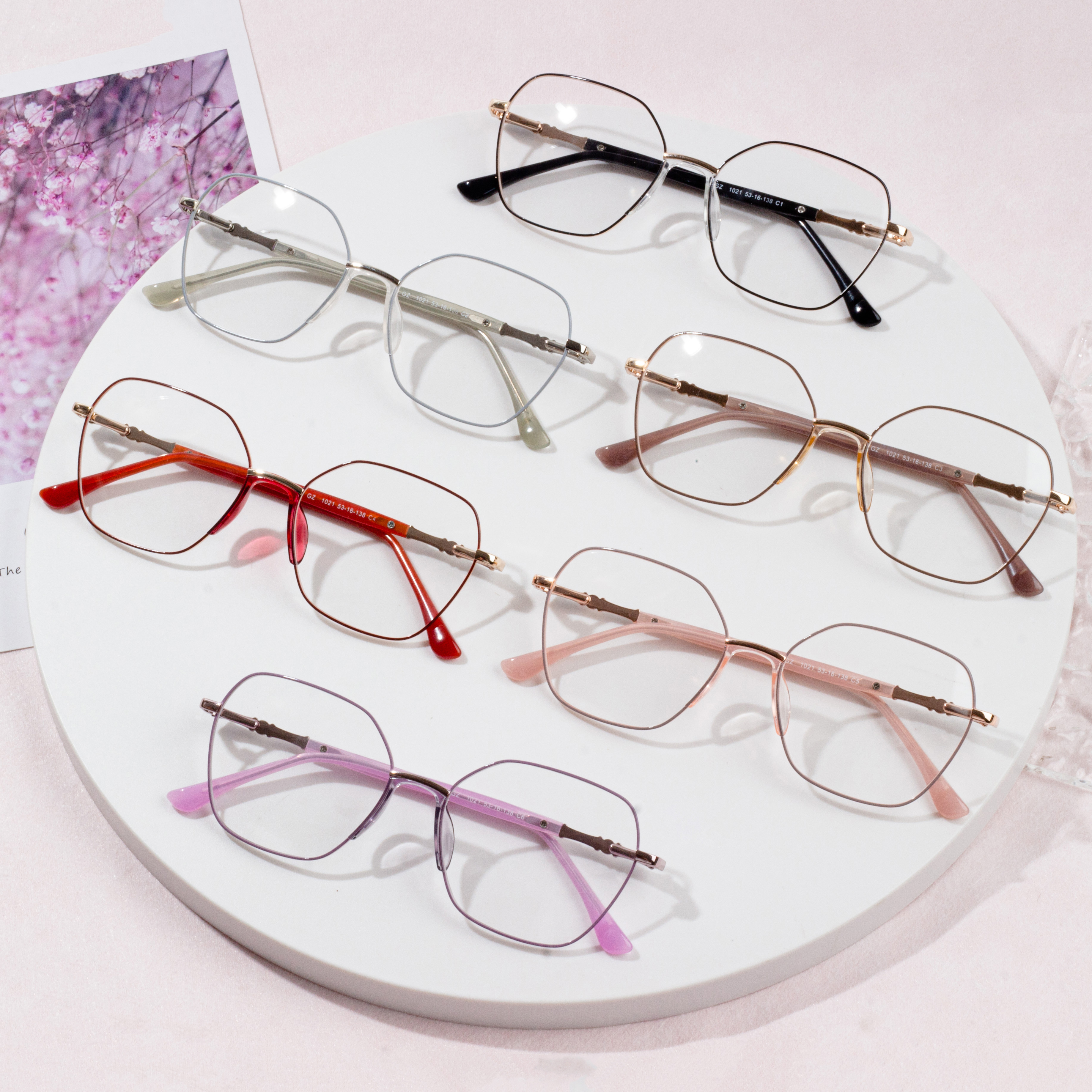 Glasögon med retro ram för kvinnor