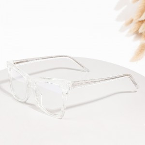 डिजाइनर चश्मा महिलाओं को फ्रेम करता है
