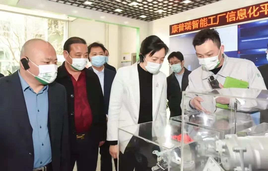 شهردار چانگژو از شرکت ما بازدید کرد تا "تحول هوشمند" را مشاهده کند.