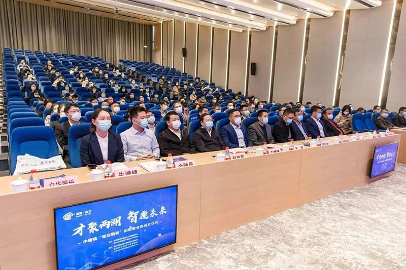 Llevar una gran responsabilidad y ser pionero: los altos ejecutivos de Kangpurui fueron invitados a participar en la ceremonia de inauguración de la “Transformación Inteligente y Digital”...