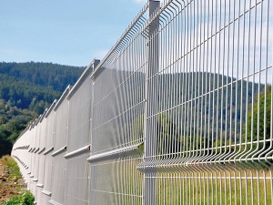 Wholesale China Razor Wire Fence Manufacturers Suppliers –  V Beam Folds Welded Mesh Fence  – Chongguan