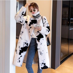 22RL024 100% Wool Sheep Shearing Fur Coat Cow Color Softshell Outdoor Loose Fit Winter Coat for Women