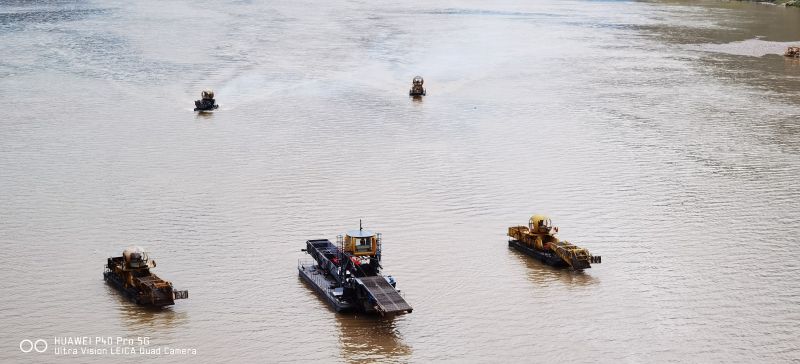 Cruceiro cara a un río máis limpo: o innovador barco de limpeza fluvial