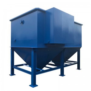 Sedimentacijski rezervoar za čiščenje odpadne vode z lamelami