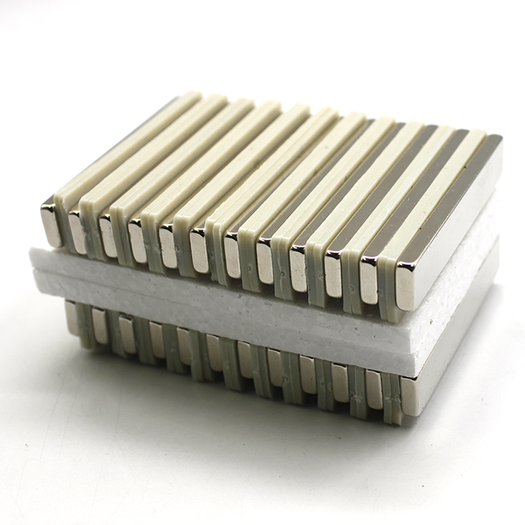N42SH F60x10,53 × 4,0 mm neodimio bloko magnetas