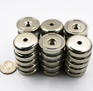 Neodimio puodo magneto taurės magnetas su įgilintu D25 mm (0,977 colio)