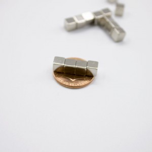 Mažas mažas neodimio magneto kubas, retųjų žemių nuolatinis magnetas