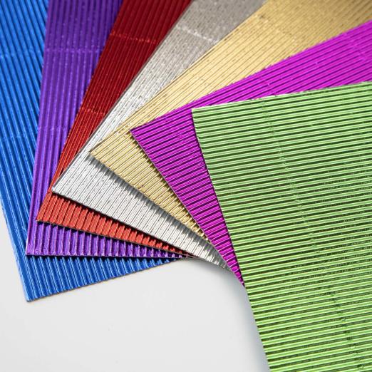 Impressionant cartró ondulat de color d'alta qualitat.Diversos gramatges de paper, mides, colors, estils d'ona.En Full o Rotlle
