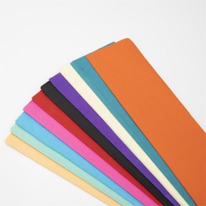 Kakovosten, vendar poceni barvni krep papir.Barvno barvano ali potiskano.Različne stopnje razteznosti, barve, gramature in velikosti