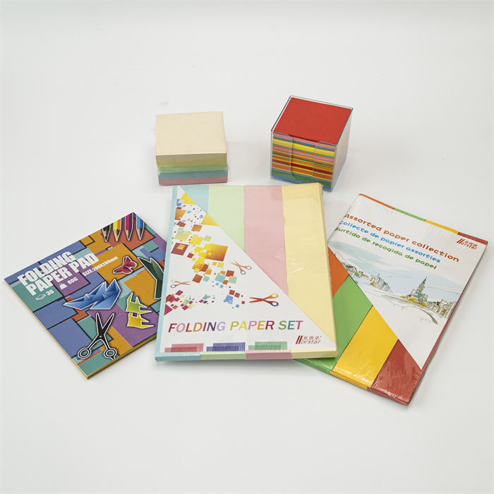 Origami barvni papirni blok ali pakiranje v svežih več barvah, na voljo so različne gramature in velikosti papirja, ročno izdelana vezava, razen za otroke Predstavljena slika