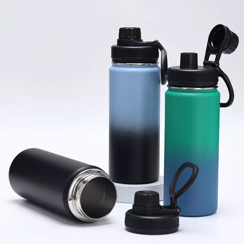 زجاجة مياه من الفولاذ المقاوم للصدأ وزجاجة مياه للسفر في الهواء الطلق