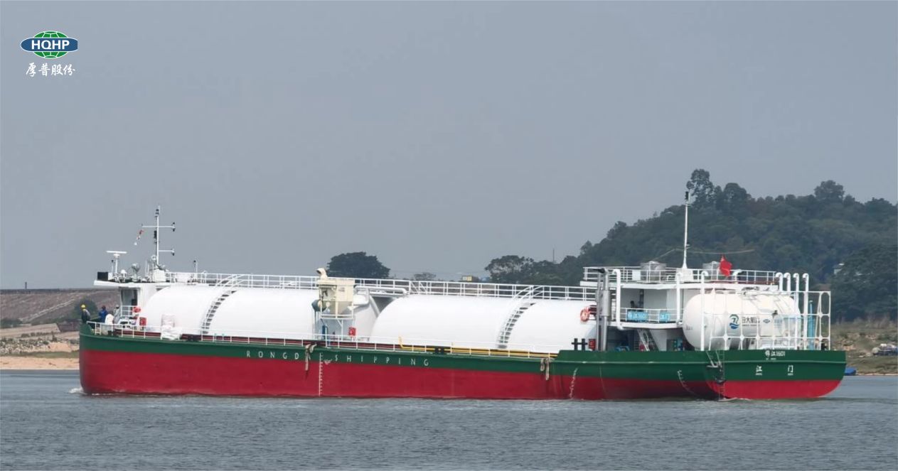 Успішне перше плавання нового танкера для перевезення СПГ цементу в басейні річки Чжуцзян