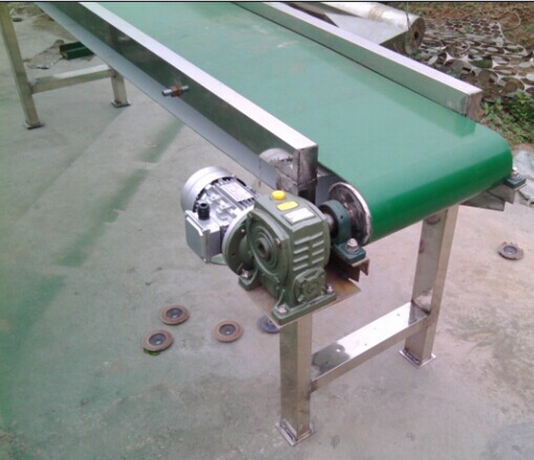 What are the characteristics of the belt conveyor?