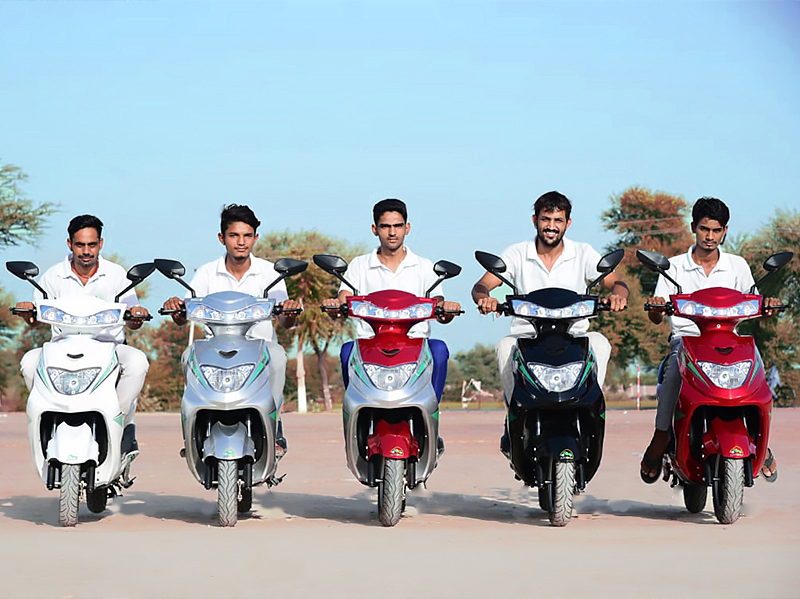 Pasar India - skuter listrik