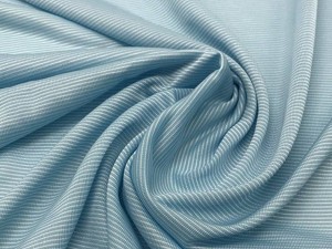 Ultra high molecular weight polyethylene cold-feeling fabric