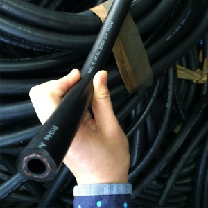 Air conditioning rubber hose
