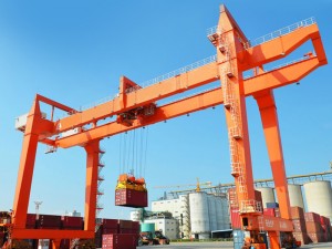 CE ISO 41-tonski mobilni portalni žerjav za dvigovanje kontejnerjev na tirnicah