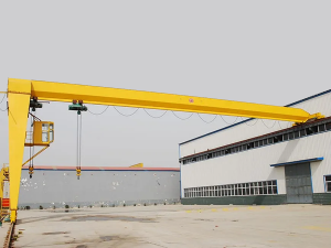 Memproduksi semi gantry crane berkinerja unggul untuk depot