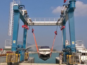 i-yacht crane
