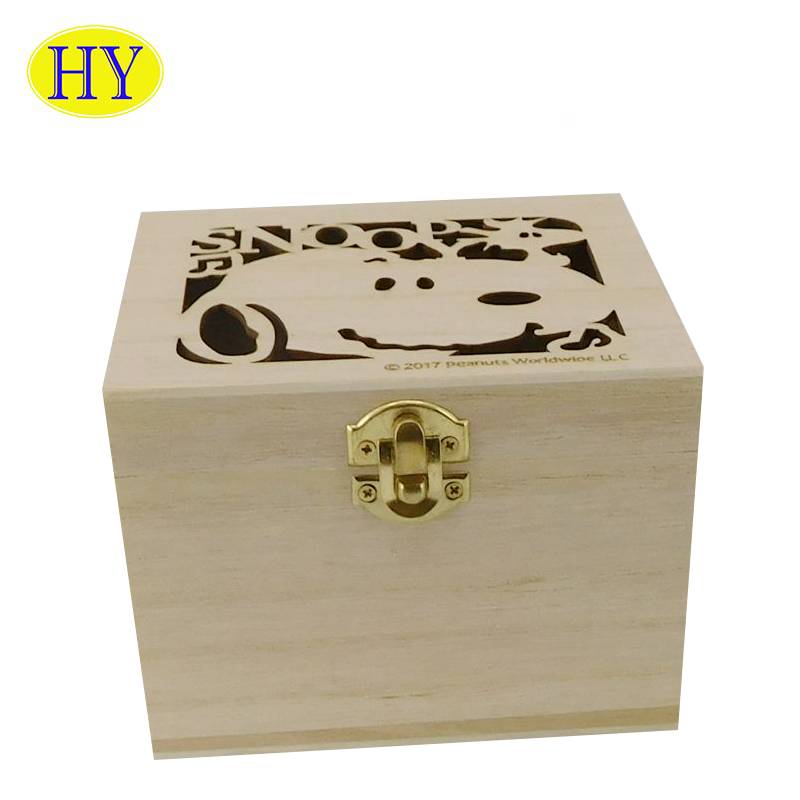 Caixa de embalaxe con bisagras de madeira natural pequena personalizada con tapa gravada