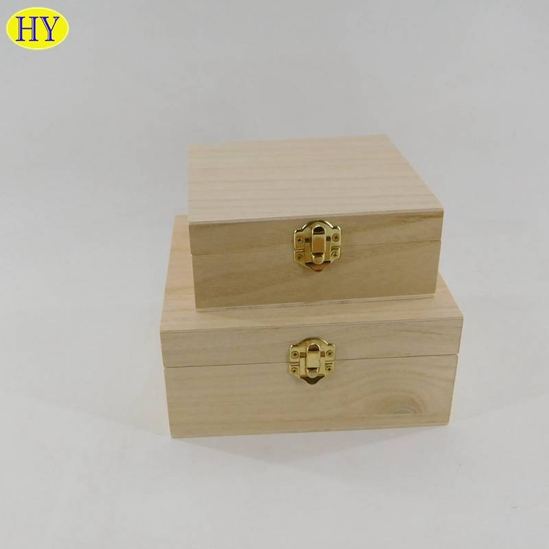 Kotak kayu lampu alami anu teu acan réngsé kalayan engsel logam emas sareng tutup pikeun borongan bungkusan