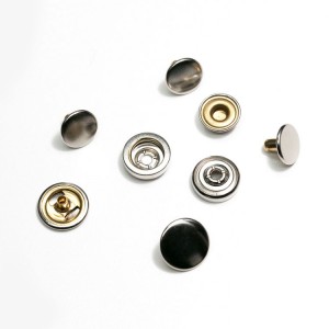 Hiina tehase tootja kohandatud 10 mm 15 mm metallist klõpsuga nupp