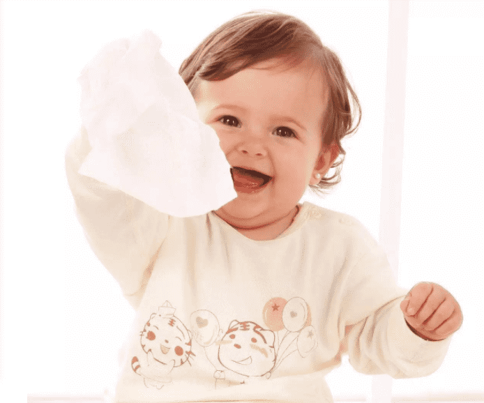 Como escolher os lenços umedecidos certos para o seu bebê?