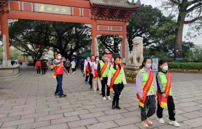 Huizhou მოხალისეები ანათებენ 2023 წლის ჩინურ გაზაფხულის ფესტივალზე