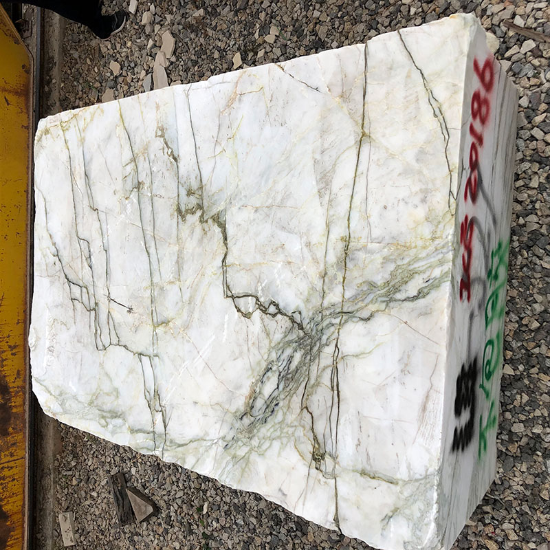 Looduslik Calacatta Verde marmorplokk sisekujunduseks