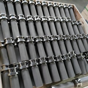 Produits de filtration industrielle à mailles frittées à armure carrée