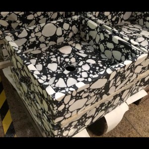 Terratzo de ciment negre de venda calenta amb grans agregats de marbre blanc utilitzats per a lavabo o lavabo de bany d'hotel