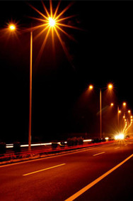統合型ソーラー街路灯によるエネルギー効率の高い照明