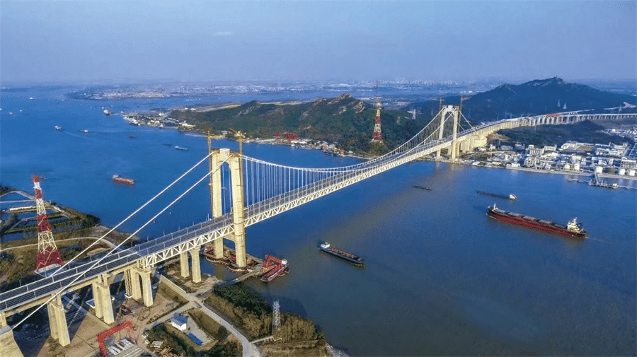 Shantui Janeoo adiuvat constructionem primi mundi summus velocitas rail suspensionis pontis-Wufengshan Yangtze River Bridge