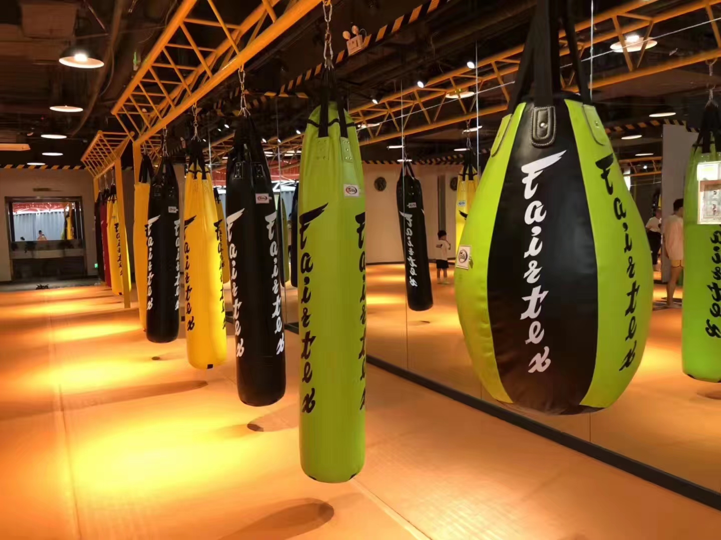 How to practice the heavy duty bag boxing traing?