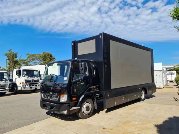 Nowa konstrukcja czterostronnego pudełka do ciężarówek z ekranem LED