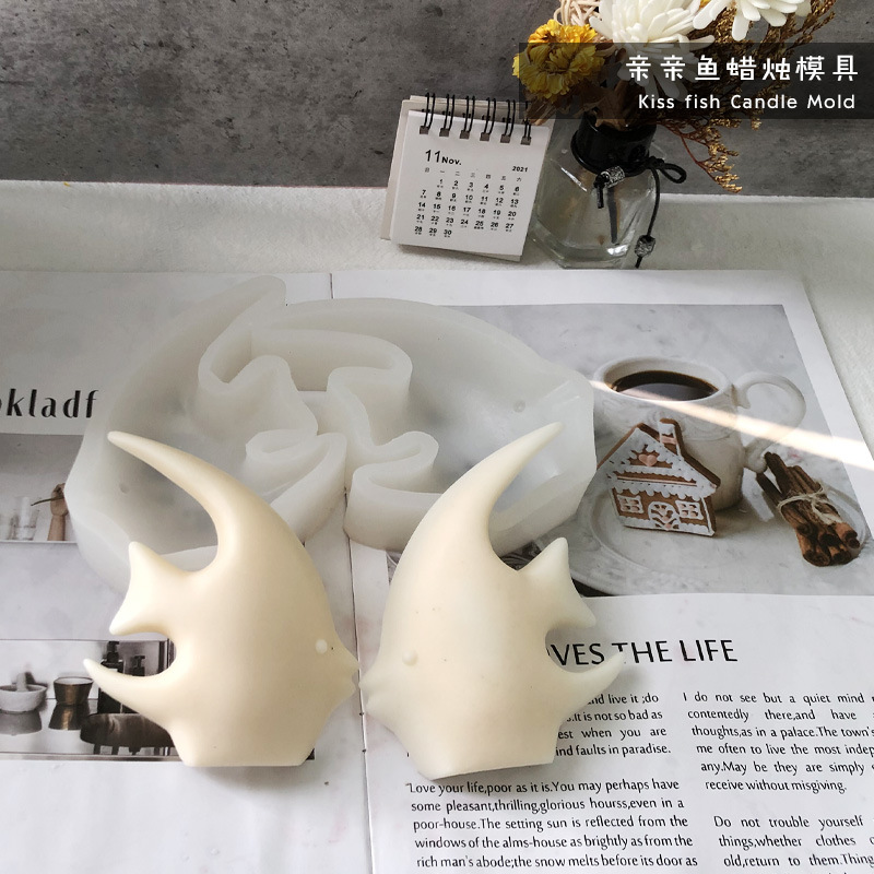 J6-127 Home Decor Handmade Animal Mould Isda Candle Mold DIY Cute Kissing Fish Silicone Soap Candle mold