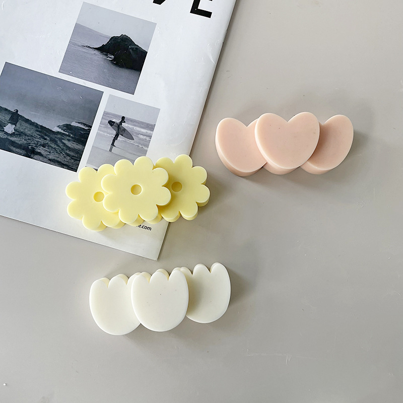 J1190 DIY Aromatherapy Plaster Ncha Silicone Mold 3 Cavity Flower Rose Love Heart Candle Mold